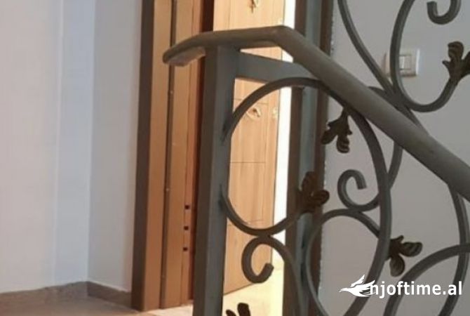 Shtepi ne shitje Apartament ne Tirane, 1+1, Mobilimi Bosh, pa mobiluar, Pagesa 82,500  Euro.