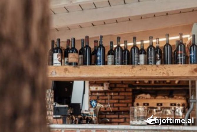 Shitet hotel ne Dhermi -Palase , 100 larg detit Himare