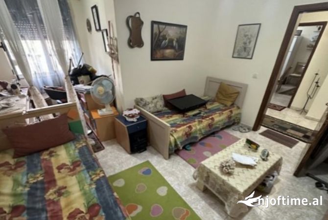 Shtepi ne shitje Apartament ne Tirane, 2+1, Mobilimi E mobiluar, Pagesa 260,000  Euro.