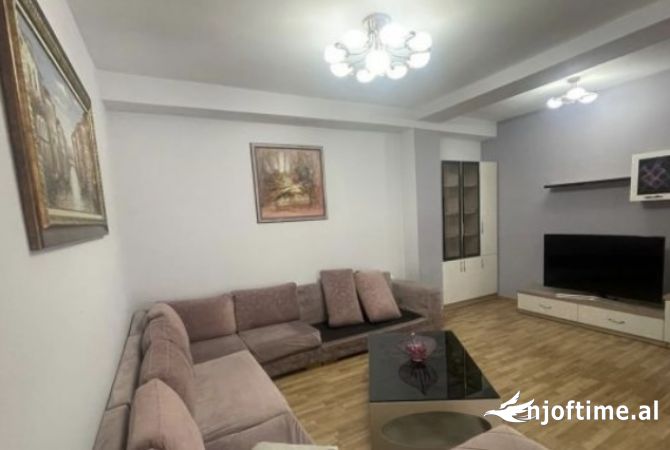 Casa in affitto 5+1 a Tirana - 1,350 Euro