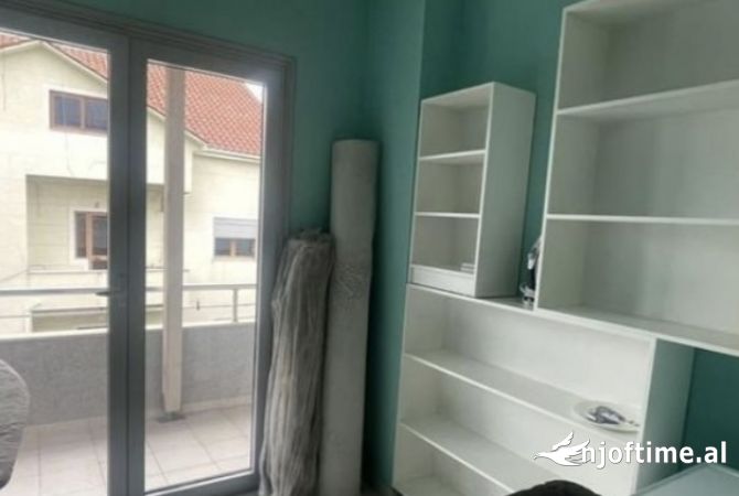 Shtepi me qera Apartament ne Tirane, 5+1, Mobilimi E mobiluar, Pagesa 1,350  Euro.