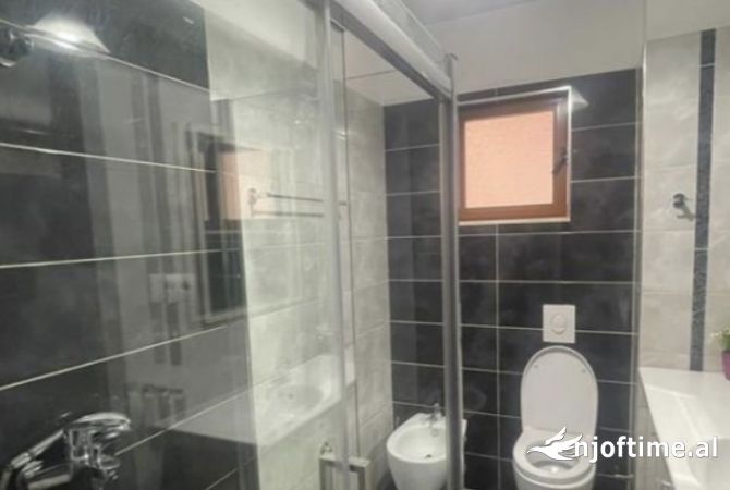 Shtepi me qera Apartament ne Tirane, 5+1, Mobilimi E mobiluar, Pagesa 1,350  Euro.