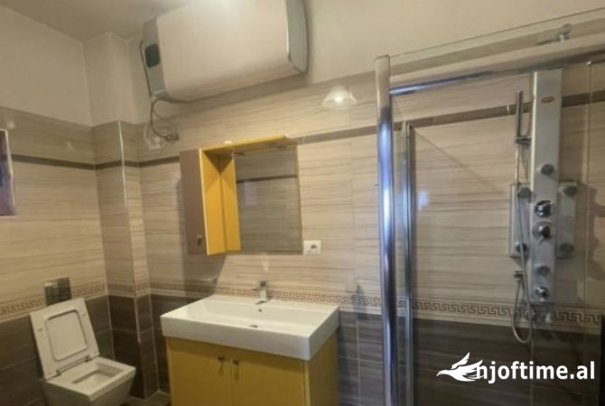 Shtepi me qera Apartament ne Tirane, 5+1, Mobilimi E mobiluar, Pagesa 1,350  Euro.
