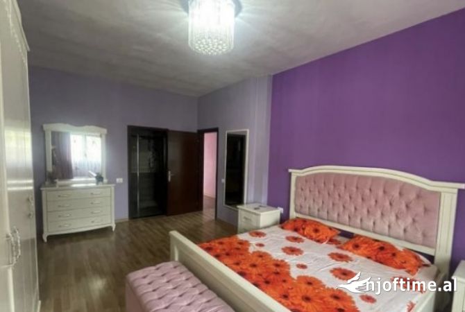 Shtepi me qera Apartament ne Tirane, 5+1, Mobilimi E mobiluar, Pagesa 1,350  Euro.