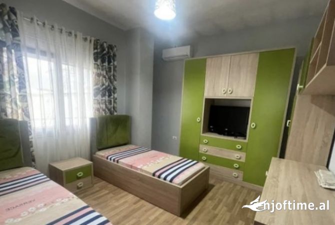 Shtepi me qera Apartament ne Tirane, 5+1, Mobilimi E mobiluar, Pagesa 1,350  Euro.