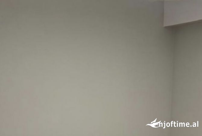 Shtepi me qera Apartament ne Tirane, 2+1, Mobilimi Pjeserisht e mobiluar, Pagesa 65,000  Leke.