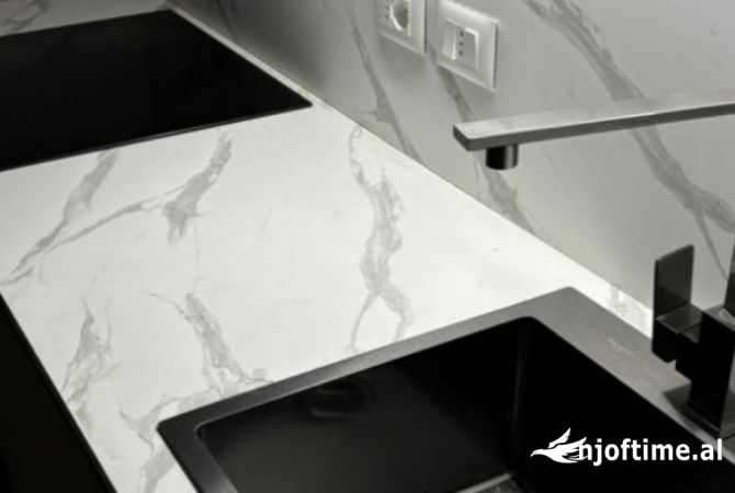 Shtepi me qera Apartament ne Tirane, 2+1, Mobilimi Pjeserisht e mobiluar, Pagesa 65,000  Leke.