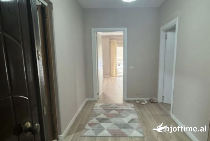 Shtepi me qera Apartament ne Tirane, 2+1, Mobilimi E mobiluar, Pagesa 500  Euro.