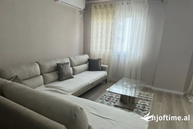 Shtepi me qera Apartament ne Tirane, 2+1, Mobilimi E mobiluar, Pagesa 500  Euro.