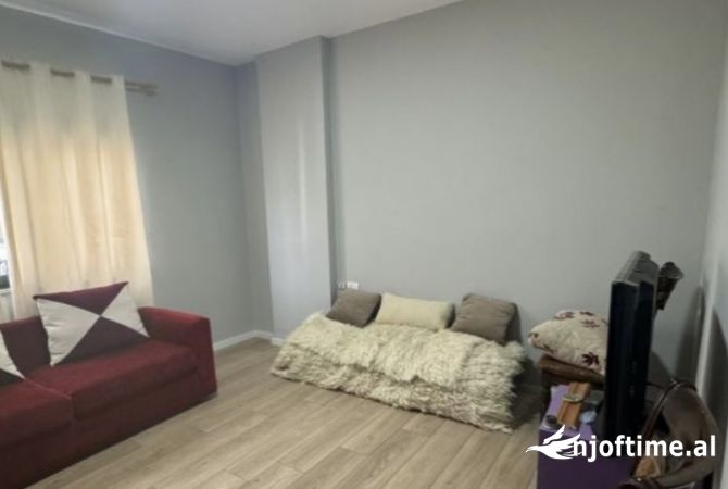 Shtepi me qera Apartament ne Tirane, 2+1, Mobilimi E mobiluar, Pagesa 500  Euro.