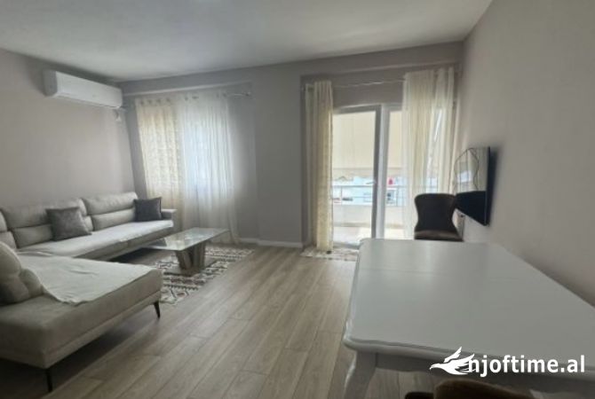 Shtepi me qera Apartament ne Tirane, 2+1, Mobilimi E mobiluar, Pagesa 500  Euro.