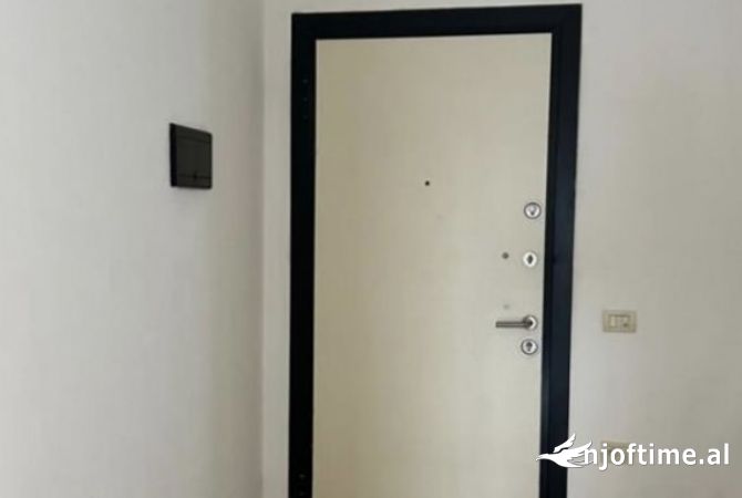 Shtepi me qera Apartament ne Tirane, 2+1, Mobilimi E mobiluar, Pagesa 300  Euro.