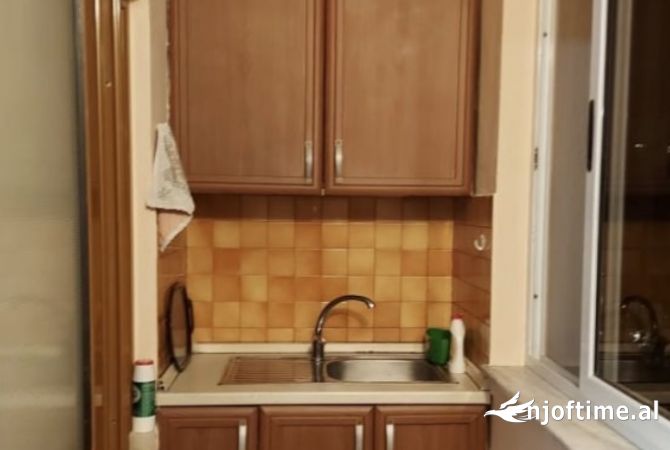 Shtepi ne shitje Apartament ne Tirane, 2+1, Mobilimi E mobiluar, Pagesa 128,000  Euro.