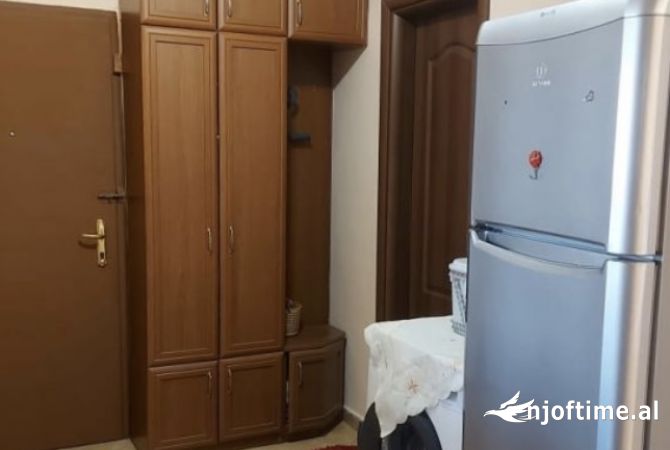 Shtepi ne shitje Apartament ne Tirane, 2+1, Mobilimi E mobiluar, Pagesa 128,000  Euro.