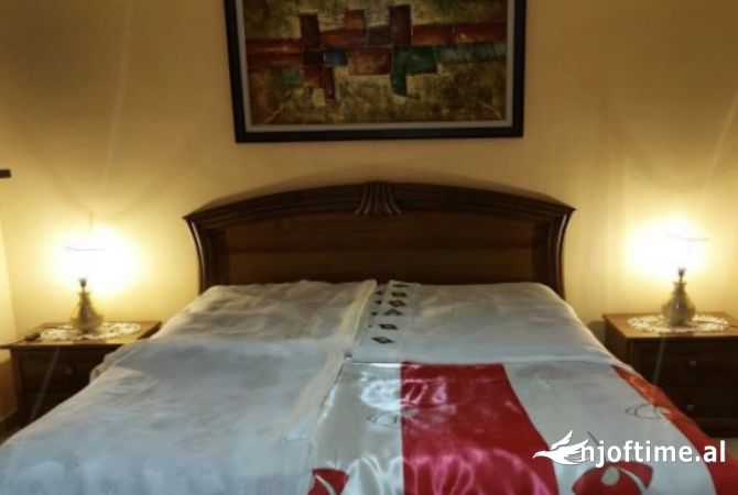 Shtepi ne shitje Apartament ne Tirane, 2+1, Mobilimi E mobiluar, Pagesa 128,000  Euro.