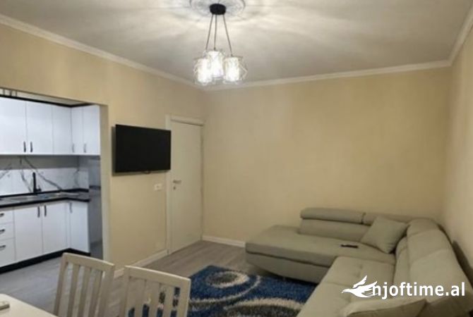 Shtepi me qera Apartament ne Tirane, 1+1, Mobilimi E mobiluar, Pagesa 45,000  Leke.