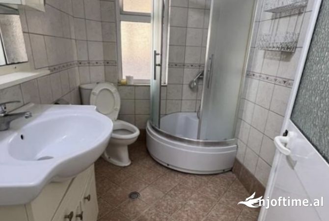 Shtepi ne shitje 1+1 ne Tirane - 90,000 Euro