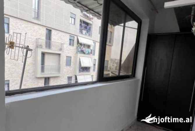 Shtepi ne shitje Apartament ne Tirane, 1+1, Mobilimi E mobiluar, Pagesa 90,000  Euro.
