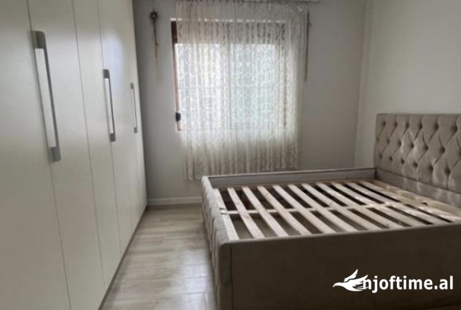 Shtepi ne shitje Apartament ne Tirane, 1+1, Mobilimi E mobiluar, Pagesa 90,000  Euro.