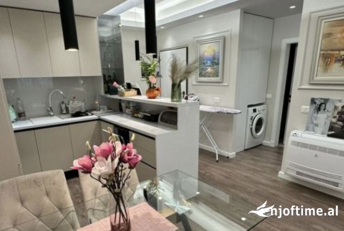 Shtepi ne shitje Apartament ne Tirane, 2+1, Mobilimi E mobiluar, Pagesa 190,000  Euro.