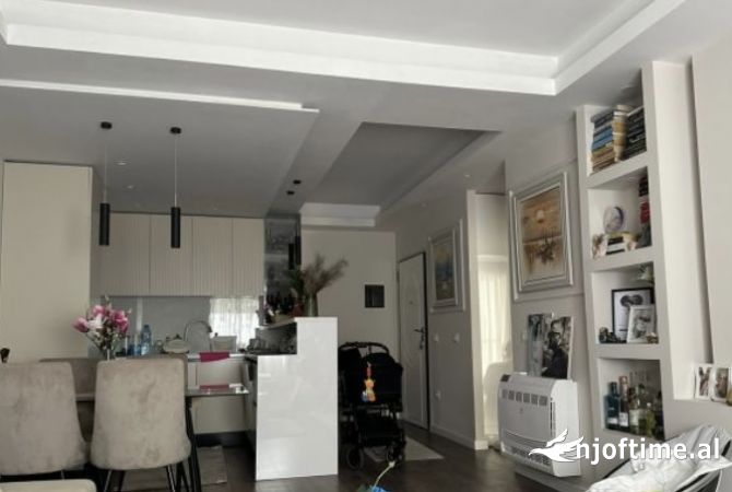 Shtepi ne shitje Apartament ne Tirane, 2+1, Mobilimi E mobiluar, Pagesa 190,000  Euro.