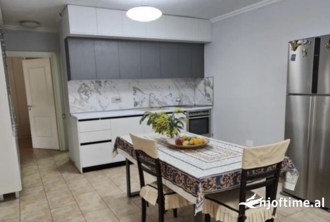 Shtepi me qera Apartament ne Tirane, 2+1, Mobilimi E mobiluar, Pagesa 600  Euro.