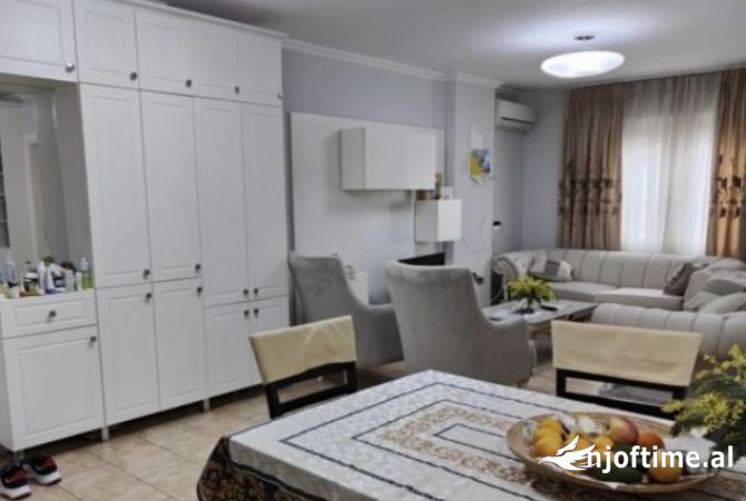 Shtepi me qera Apartament ne Tirane, 2+1, Mobilimi E mobiluar, Pagesa 600  Euro.
