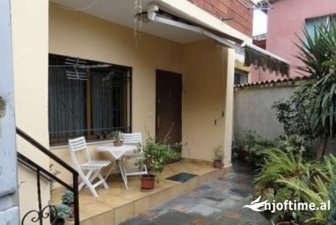 Shtepi ne shitje Apartament ne Tirane, 4+1, Mobilimi E mobiluar, Pagesa 285,000  Euro.