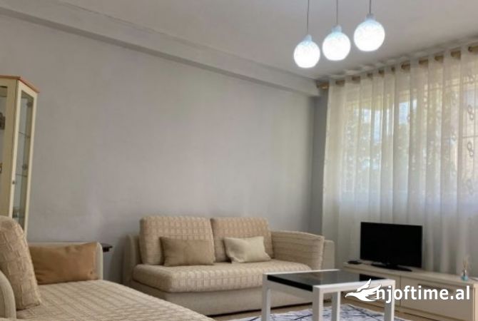 Shtepi me qera 4+1 ne Tirane - 500 Euro