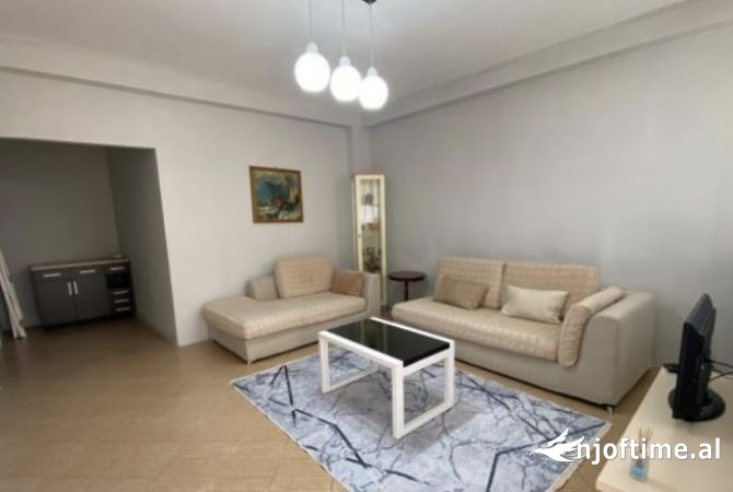 Shtepi me qera 4+1 ne Tirane - 500 Euro