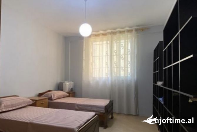 Shtepi me qera Apartament ne Tirane, 4+1, Mobilimi E mobiluar, Pagesa 500  Euro.