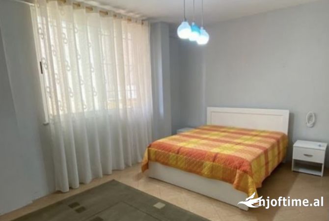 Shtepi me qera Apartament ne Tirane, 4+1, Mobilimi E mobiluar, Pagesa 500  Euro.