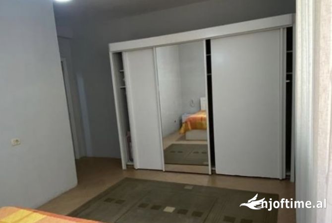 Shtepi me qera Apartament ne Tirane, 4+1, Mobilimi E mobiluar, Pagesa 500  Euro.