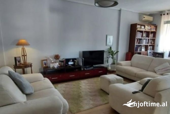 Shtepi me qera 2+1 ne Tirane - 650 Euro