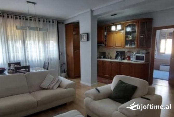 Shtepi me qera 2+1 ne Tirane - 650 Euro