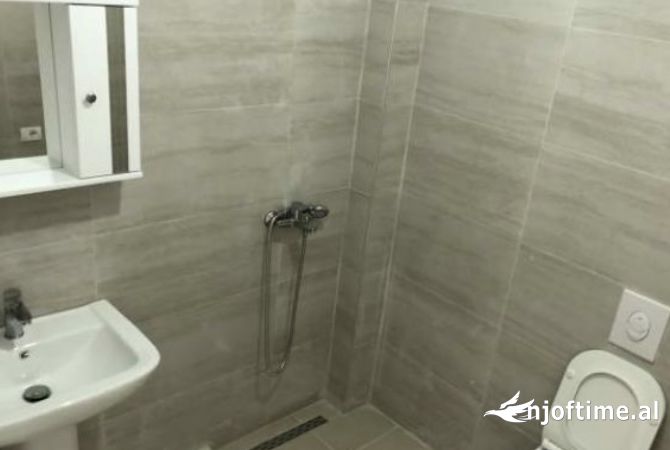 Shtepi me qera Apartament ne Tirane, 1+1, Mobilimi E mobiluar, Pagesa 35,000  Leke.