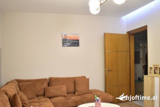 Shtepi me qera 2+1 ne Tirane - 50,000 Leke