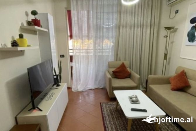 Shtepi me qera 2+1 ne Tirane - 800 Euro