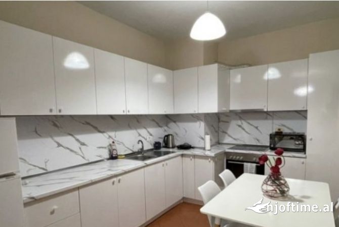 Shtepi me qera 2+1 ne Tirane - 800 Euro