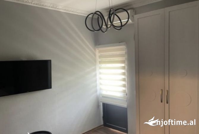 Shtepi me qera Apartament ne Tirane, 7+1, Mobilimi E mobiluar, Pagesa 5,500  Euro.