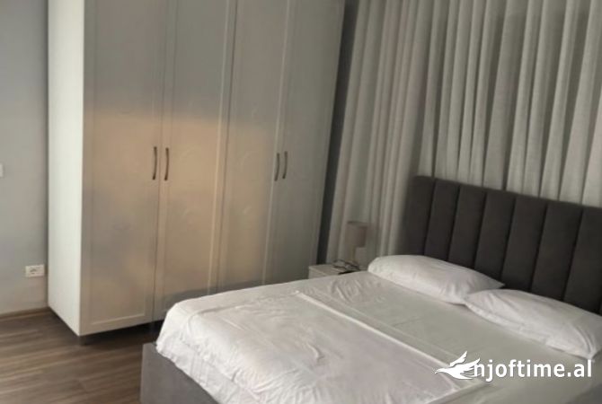 Shtepi me qera Apartament ne Tirane, 7+1, Mobilimi E mobiluar, Pagesa 5,500  Euro.