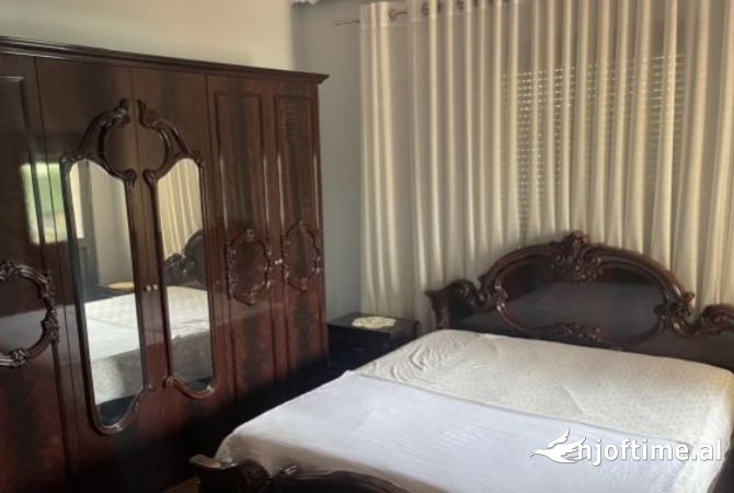 Shtepi me qera Apartament ne Tirane, 7+1, Mobilimi E mobiluar, Pagesa 5,500  Euro.