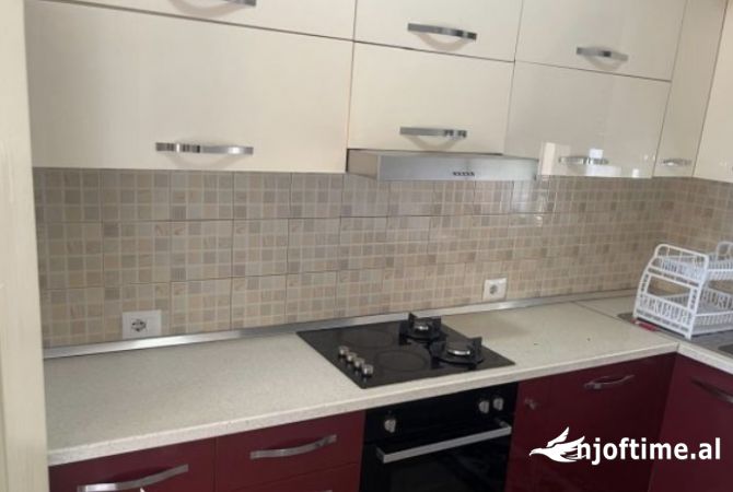 Shtepi me qera Apartament ne Tirane, 7+1, Mobilimi E mobiluar, Pagesa 5,500  Euro.