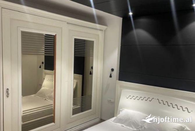 Shtepi me qera Apartament ne Tirane, 7+1, Mobilimi E mobiluar, Pagesa 5,500  Euro.