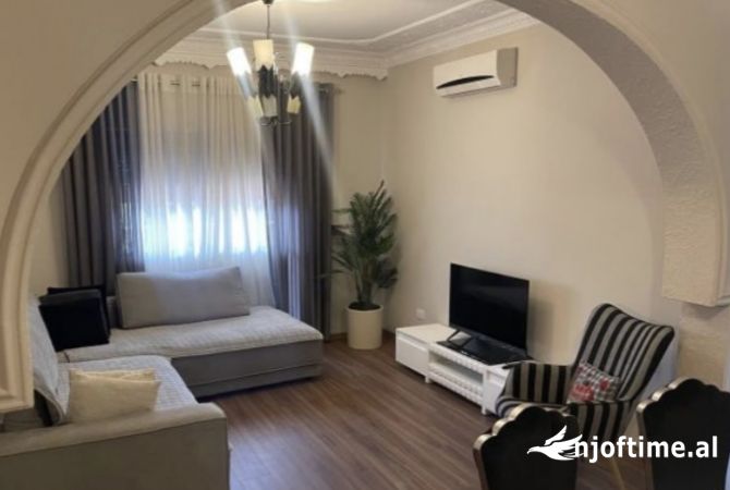 Casa in vendita 7+1 a Tirana - 1,380,000 Euro