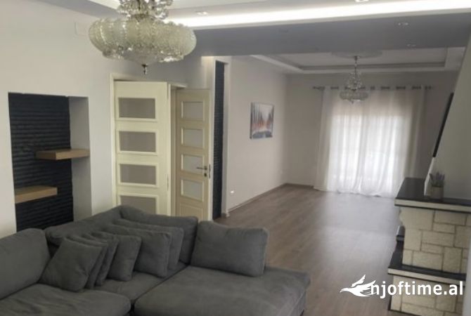Shtepi ne shitje Shtepi Private ne Tirane, 7+1, Mobilimi E mobiluar, Pagesa 1,380,000  Euro.