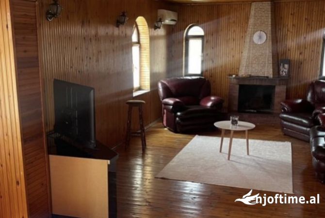 Shtepi ne shitje Shtepi Private ne Tirane, 7+1, Mobilimi E mobiluar, Pagesa 1,380,000  Euro.