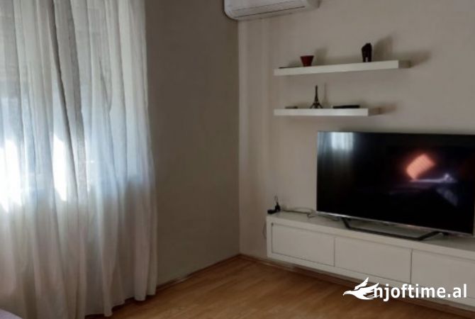 Shtepi me qera Apartament ne Tirane, 2+1, Mobilimi E mobiluar, Pagesa 55,000  Leke.