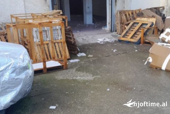 Ambient biznesi me qera 4+1 ne Tirane - 1,400 Euro
