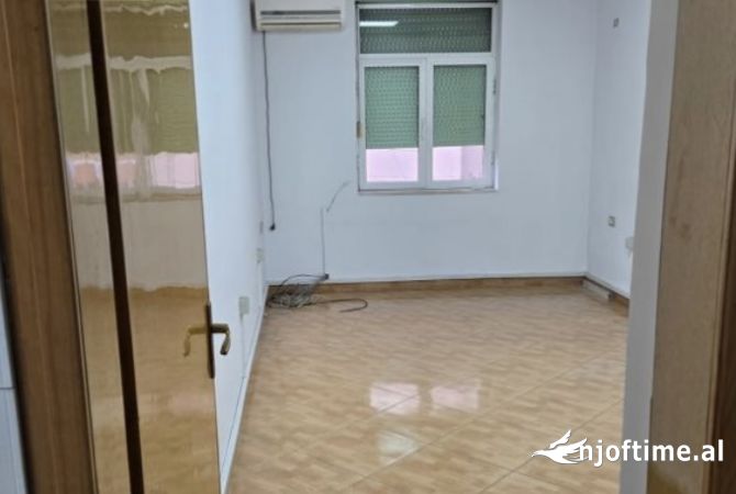 Shtepi me qera 2+1 ne Tirane - 60,000 Leke